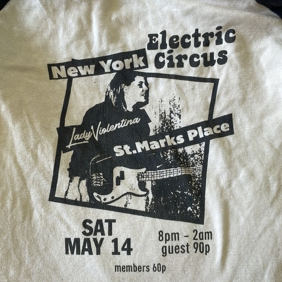 Brandy Melville Graphic Long Sleeve - Picture 4 of 5